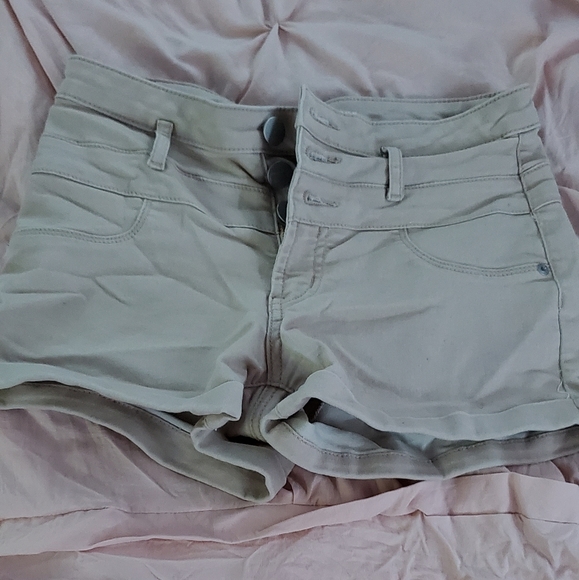3 button shorts nude color - Picture 1 of 2